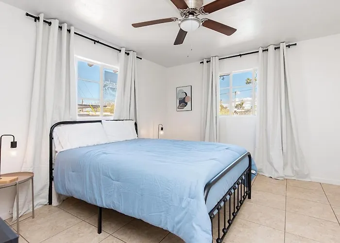 Close Proximity To Uofa, Pet-friendly, Workspace! Holiday home