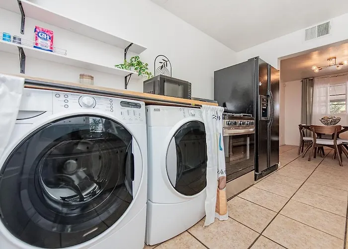 Close Proximity To Uofa, Pet-friendly, Workspace! Holiday home *