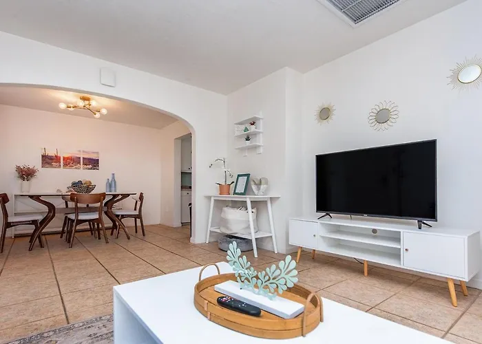 Close Proximity To Uofa, Pet-friendly, Workspace! Holiday home Tucson