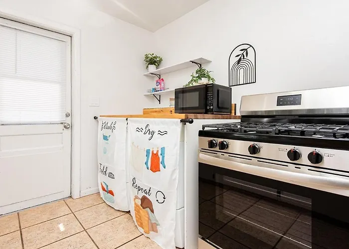 Close Proximity To Uofa, Pet-friendly, Workspace! *