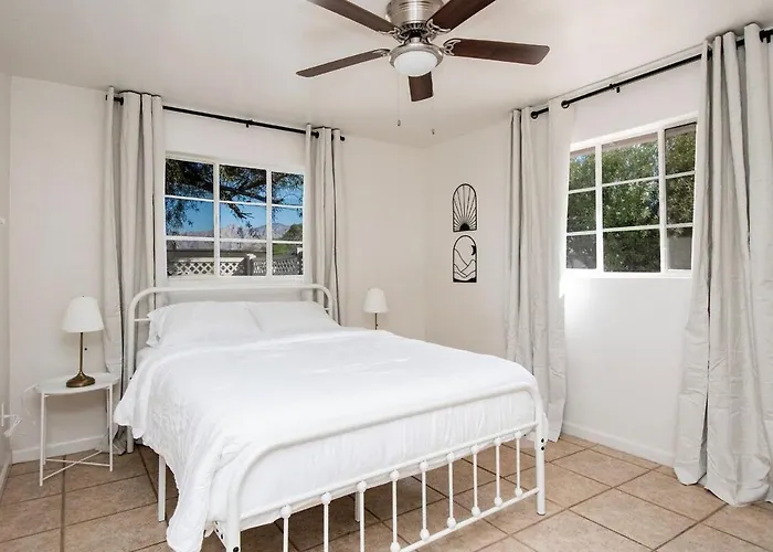 Close Proximity To Uofa, Pet-friendly, Workspace! Holiday home *