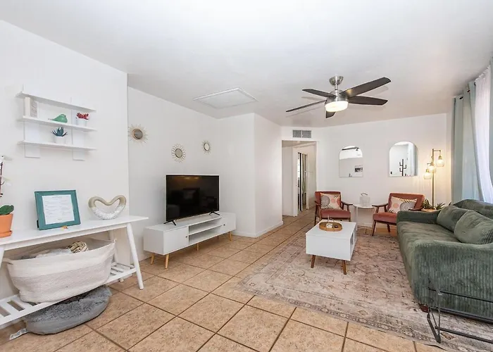 Close Proximity To Uofa, Pet-friendly, Workspace! Tucson