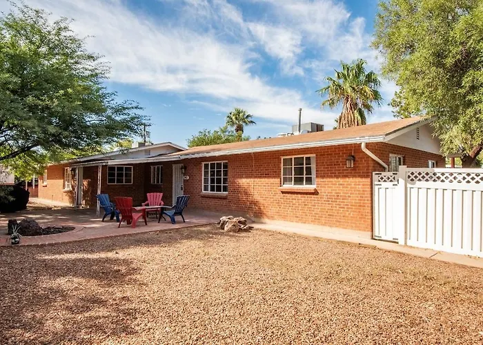 Close Proximity To Uofa, Pet-friendly, Workspace!